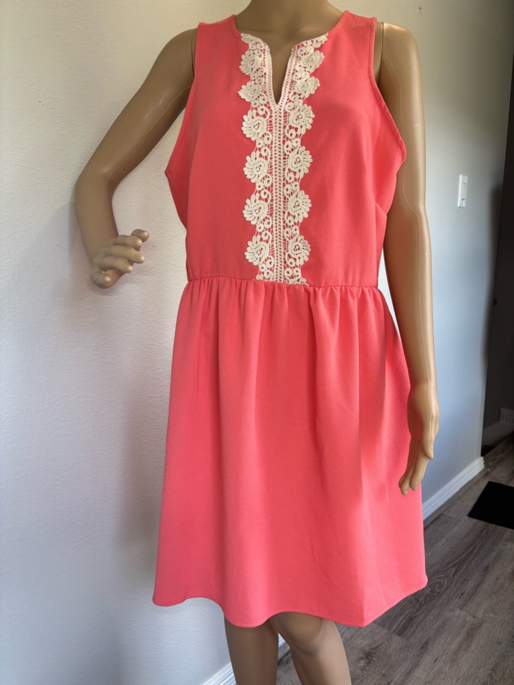 Francesca’s Miami Coral Sleeveless Dress with Ivory Crochet Trim Back zipper NWT - Picture 2 of 16